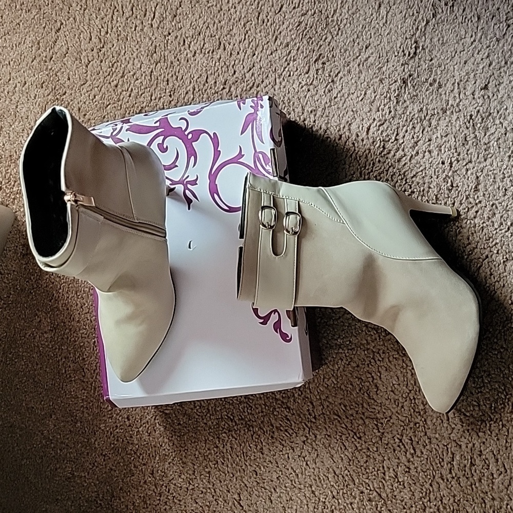 Shoes - Picture 2 of 4